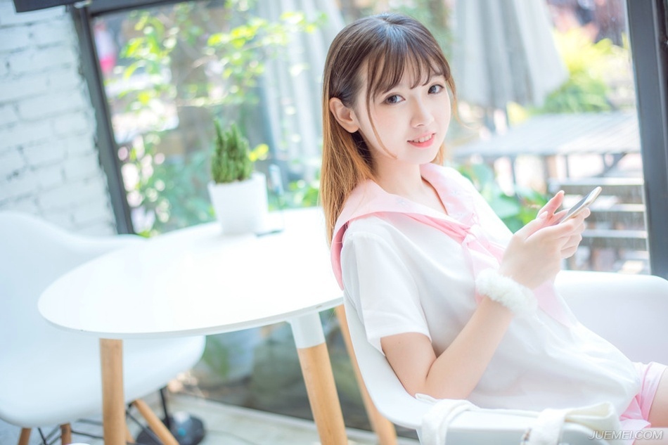 “你……”刘璋怒视法正，法正却一脸淡然的看向刘璝：“也幸好，他够蠢，帮我们解决了张任，否则，要入成都，还需多废许多功夫。”